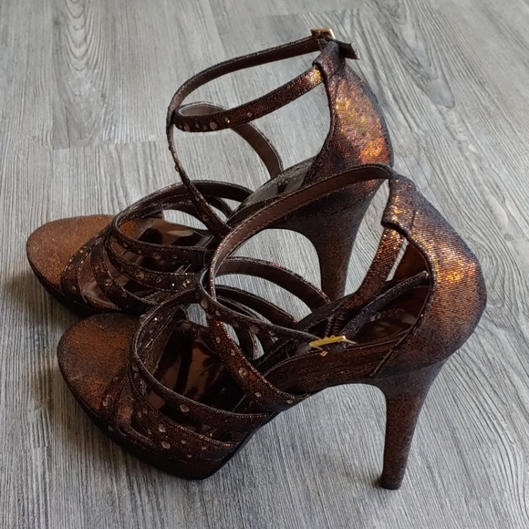 Shoes - Picture 2 of 4